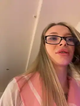 ElyseeXXX online show from March 9, 2026, 10:47 pm