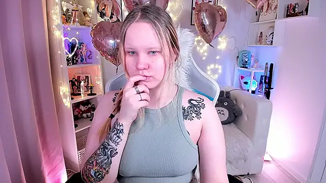 AnnieVibe online show from February 6, 2026, 5:27 pm