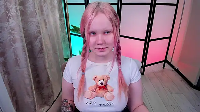 AnnieVibe online show from March 13, 2026, 5:41 pm