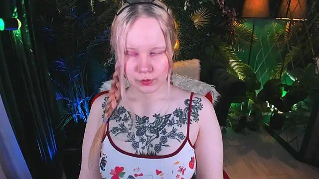 AnnieVibe online show from April 28, 2026, 5:29 pm