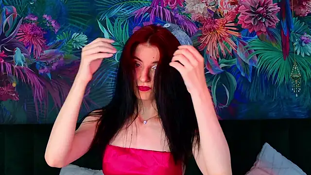 Snapshot of NicoleLuxe chatting on July 7, 2026, 6:01 pm NicoleLuxe online show from July 7, 2026, 6:01 pm