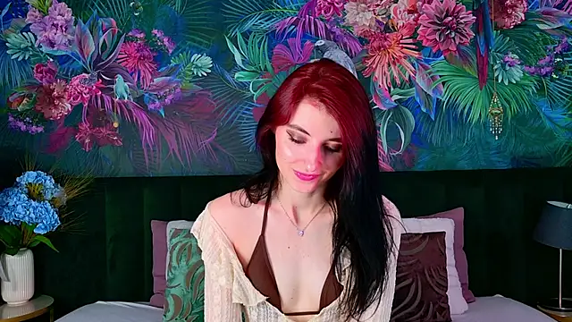 Snapshot of NicoleLuxe chatting on July 10, 2026, 5:37 pm NicoleLuxe online show from July 10, 2026, 5:37 pm