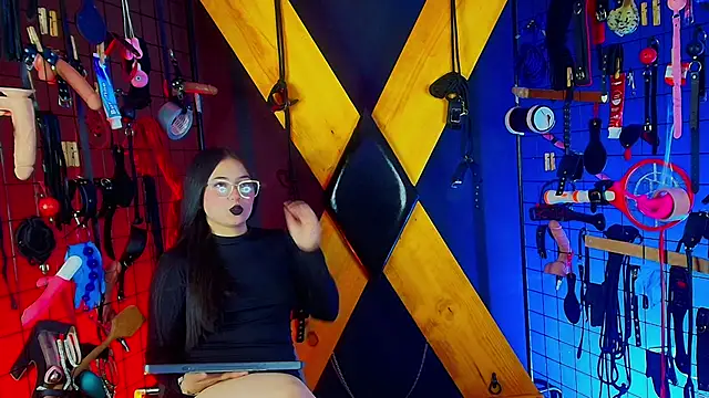 Candyqueen bdsm  online show from March 21, 2026, 3:55 am