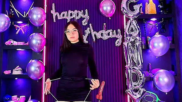Candyqueen bdsm  online show from May 5, 2026, 8:39 pm