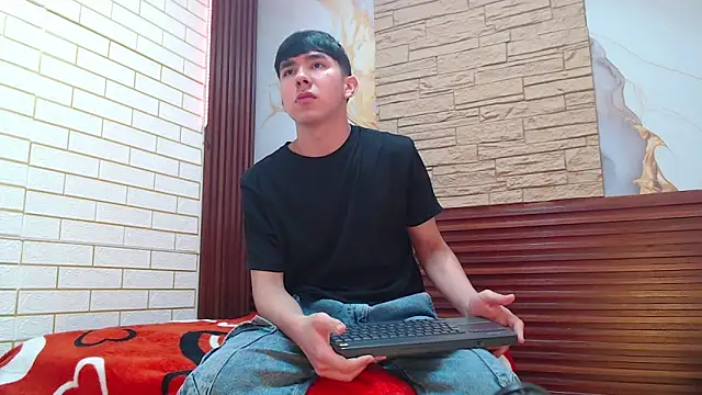 massimoferrera303av online show from February 2, 2026, 9:24 pm