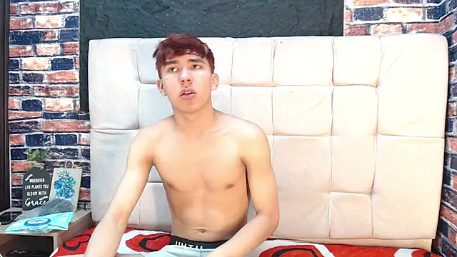 massimoferrera303av online show from March 23, 2026, 7:51 pm