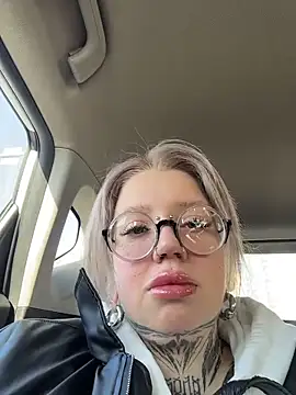 Snapshot of Chiibi chatting on March 7, 2026, 11:18 am Chiibi online show from March 7, 2026, 11:18 am