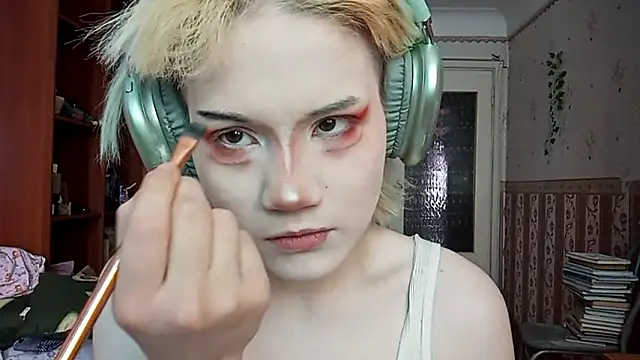 KathernSaulters online show from March 22, 2026, 7:01 am