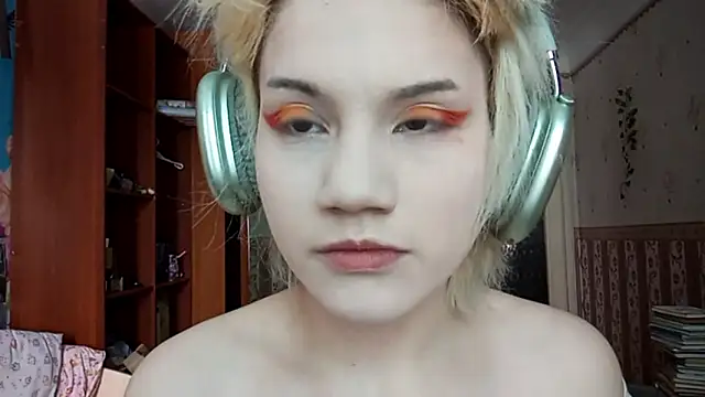 KathernSaulters online show from March 23, 2026, 7:12 am