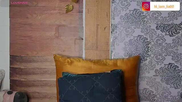 LiaHansson00 online show from March 18, 2026, 4:32 pm