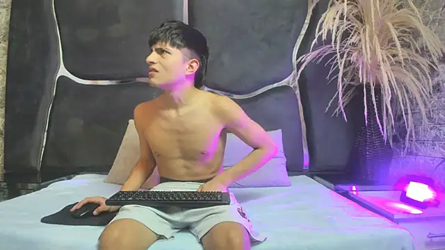 SaxxybunnyAndJayzzy online show from June 25, 2026, 4:23 am