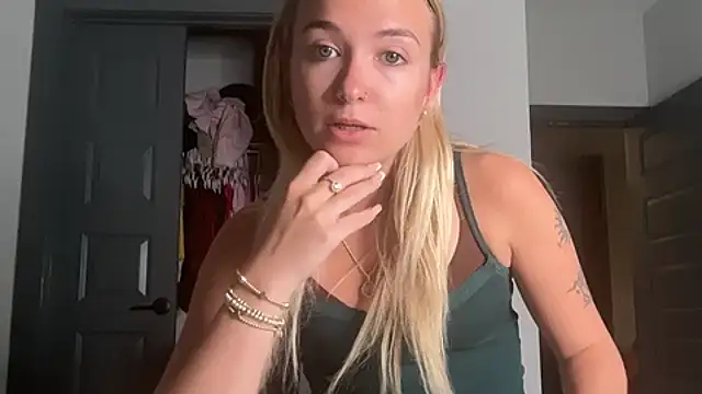 kelseyblu online show from May 7, 2026, 12:16 am