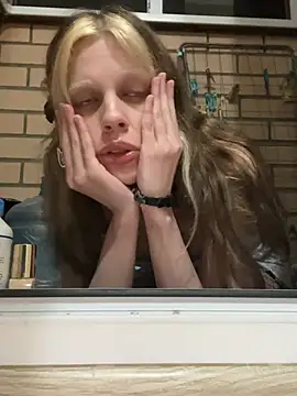 Snapshot of Maxine_gold chatting on July 5, 2026, 9:55 pm Maxine gold online show from July 5, 2026, 9:55 pm
