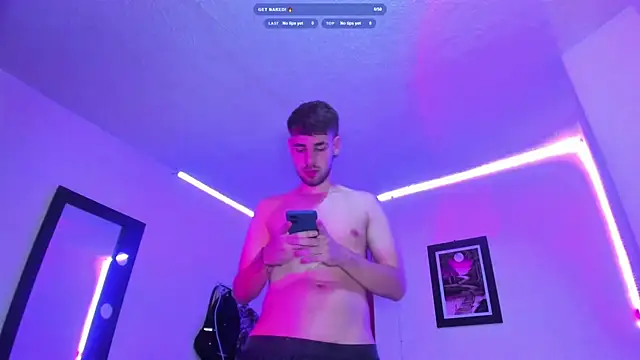 PapiNoha69 online show from May 11, 2026, 2:39 am