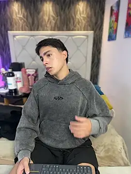 Samu Hott online show from February 13, 2026, 8:27 pm