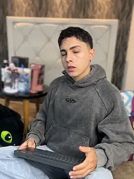 Samu Hott online show from March 9, 2026, 8:13 pm