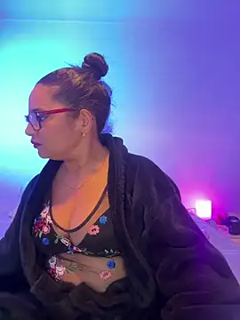 Snapshot of MelOnlyOf chatting on March 10, 2026, 10:37 pm MelOnlyOf online show from March 10, 2026, 10:37 pm