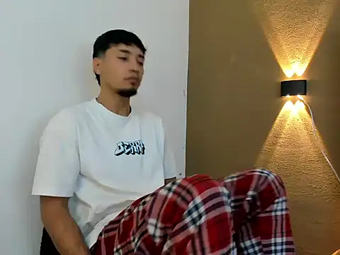 Snapshot of Noah_Smith01 chatting on February 22, 2026, 12:45 am Noah Smith01 online show from February 22, 2026, 12:45 am