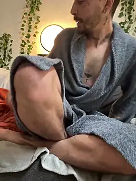 Piratee666 online show from May 7, 2026, 6:41 am