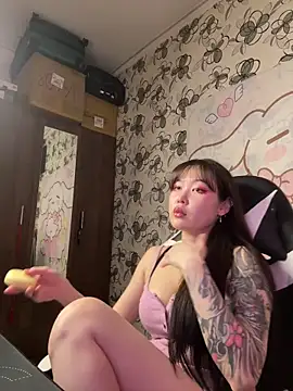 YukiiTYAN online show from February 14, 2026, 2:25 pm