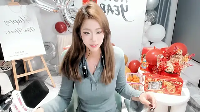 Snapshot of hotgirl0111 chatting on February 22, 2026, 2:04 pm hotgirl0111 online show from February 22, 2026, 2:04 pm