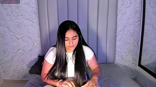 Lya dubois  online show from March 5, 2026, 9:44 pm