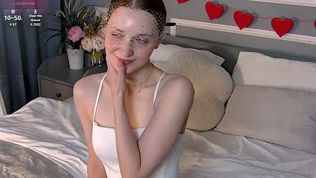EmmaSagge online show from June 19, 2026, 6:51 am