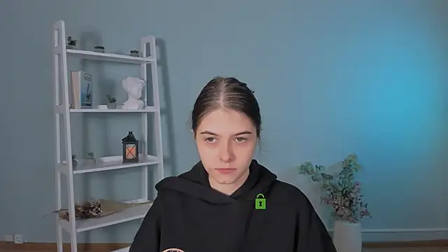 molly hollow online show from February 5, 2026, 1:38 pm