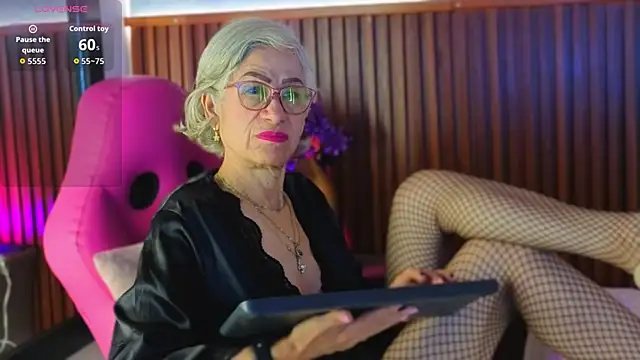 miss monserrate01 online show from April 24, 2026, 1:46 pm