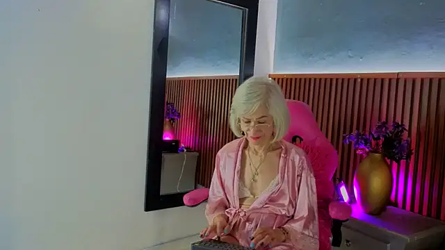 miss monserrate01 online show from May 28, 2026, 1:30 pm