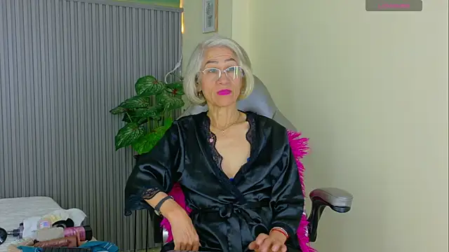 miss monserrate01 online show from June 22, 2026, 1:52 pm