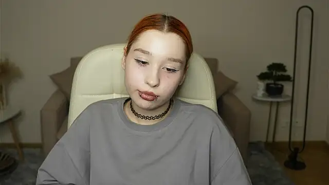 NelleCaram online show from February 4, 2026, 1:50 pm