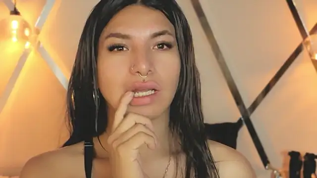 Snapshot of MeelFox chatting on March 14, 2026, 12:32 pm MeelFox online show from March 14, 2026, 12:32 pm