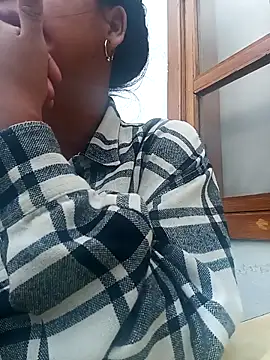 Snapshot of MeelFox chatting on March 19, 2026, 12:42 pm MeelFox online show from March 19, 2026, 12:42 pm