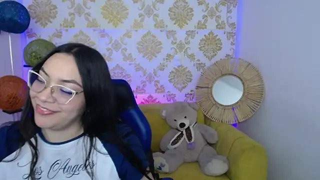 ALISS M  online show from February 5, 2026, 8:02 pm