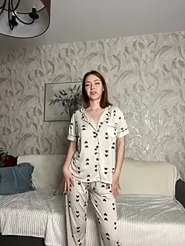 LynaFrost online show from May 11, 2026, 4:04 pm