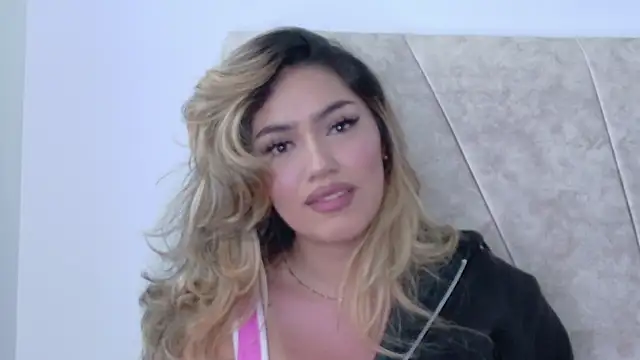 Snapshot of Maddy_Beluci chatting on May 27, 2026, 10:29 pm Maddy Beluci online show from May 27, 2026, 10:29 pm