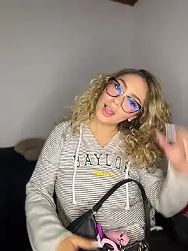 Snapshot of Maddy_Beluci chatting on July 11, 2026, 12:02 am Maddy Beluci online show from July 11, 2026, 12:02 am