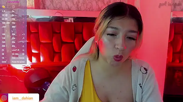 Dahiana Dmour  online show from June 21, 2026, 1:57 pm