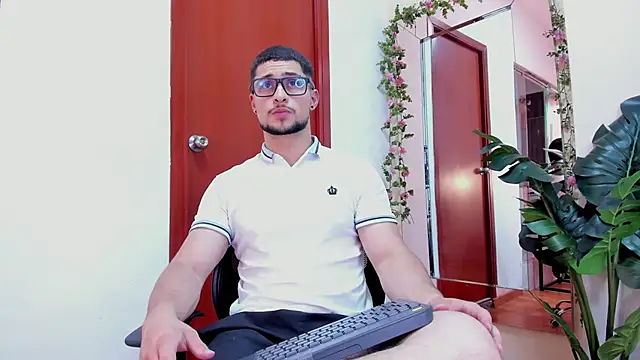 valenssio moretti online show from February 28, 2026, 8:10 pm