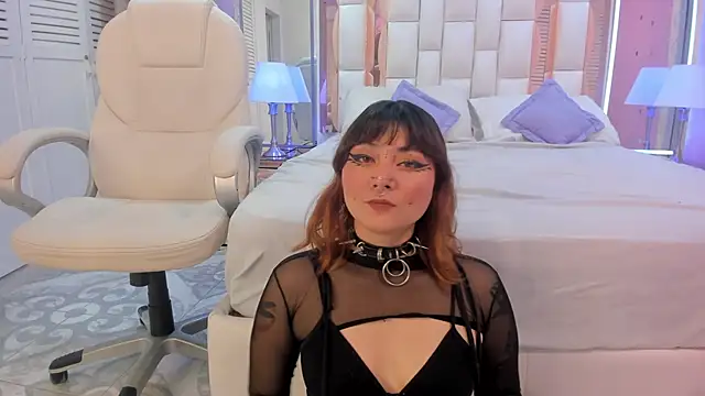 Goldentemptation  online show from June 4, 2026, 7:31 pm