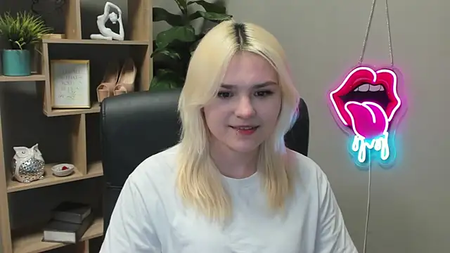 SweetLilyxo online show from March 10, 2026, 2:22 pm