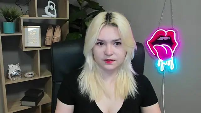 SweetLilyxo online show from March 15, 2026, 7:25 am