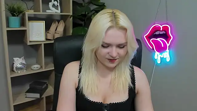 SweetLilyxo online show from March 29, 2026, 1:33 pm