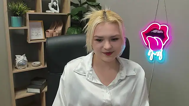 SweetLilyxo online show from April 3, 2026, 6:33 am