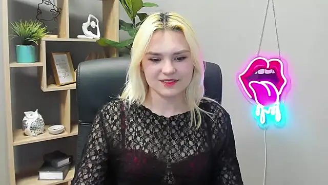 SweetLilyxo online show from April 23, 2026, 12:29 pm