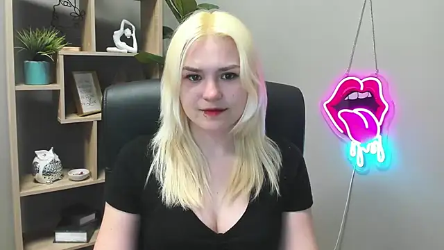 SweetLilyxo online show from April 27, 2026, 1:20 pm