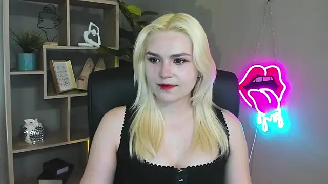 SweetLilyxo online show from April 28, 2026, 1:27 pm