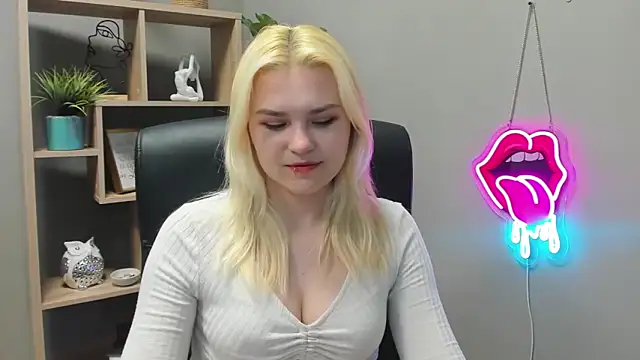 SweetLilyxo online show from May 6, 2026, 6:30 am