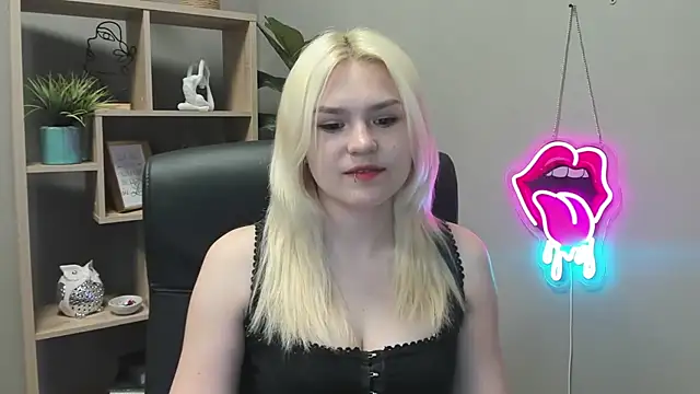 SweetLilyxo online show from May 8, 2026, 6:41 am